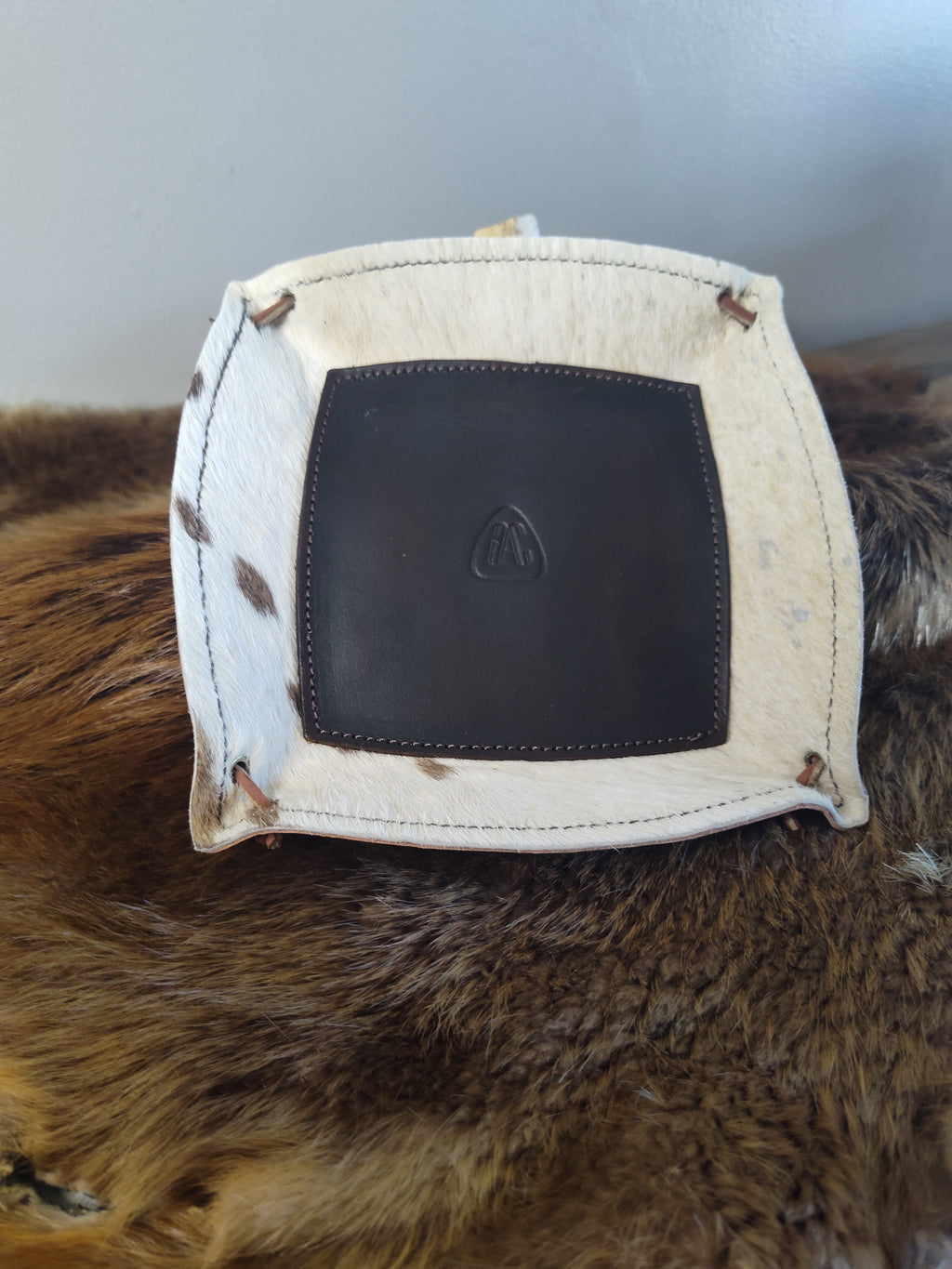 Valet Tray with Hide on